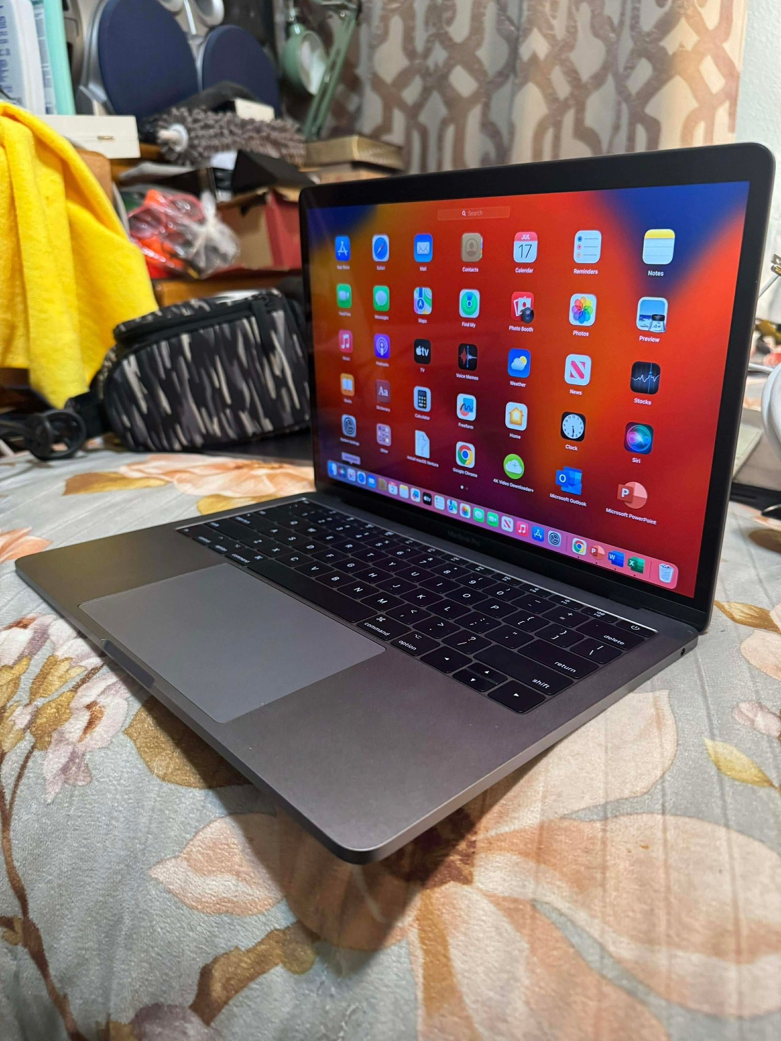 Excelente Laptop Apple MacBook Pro De 13 Pulgadas Procesador i5 Con Programas