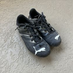 Kids Size 3 Puma Soccer Shoes