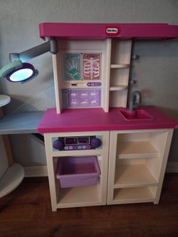 Baby doll doctor station
