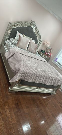 Queen size bedroom set