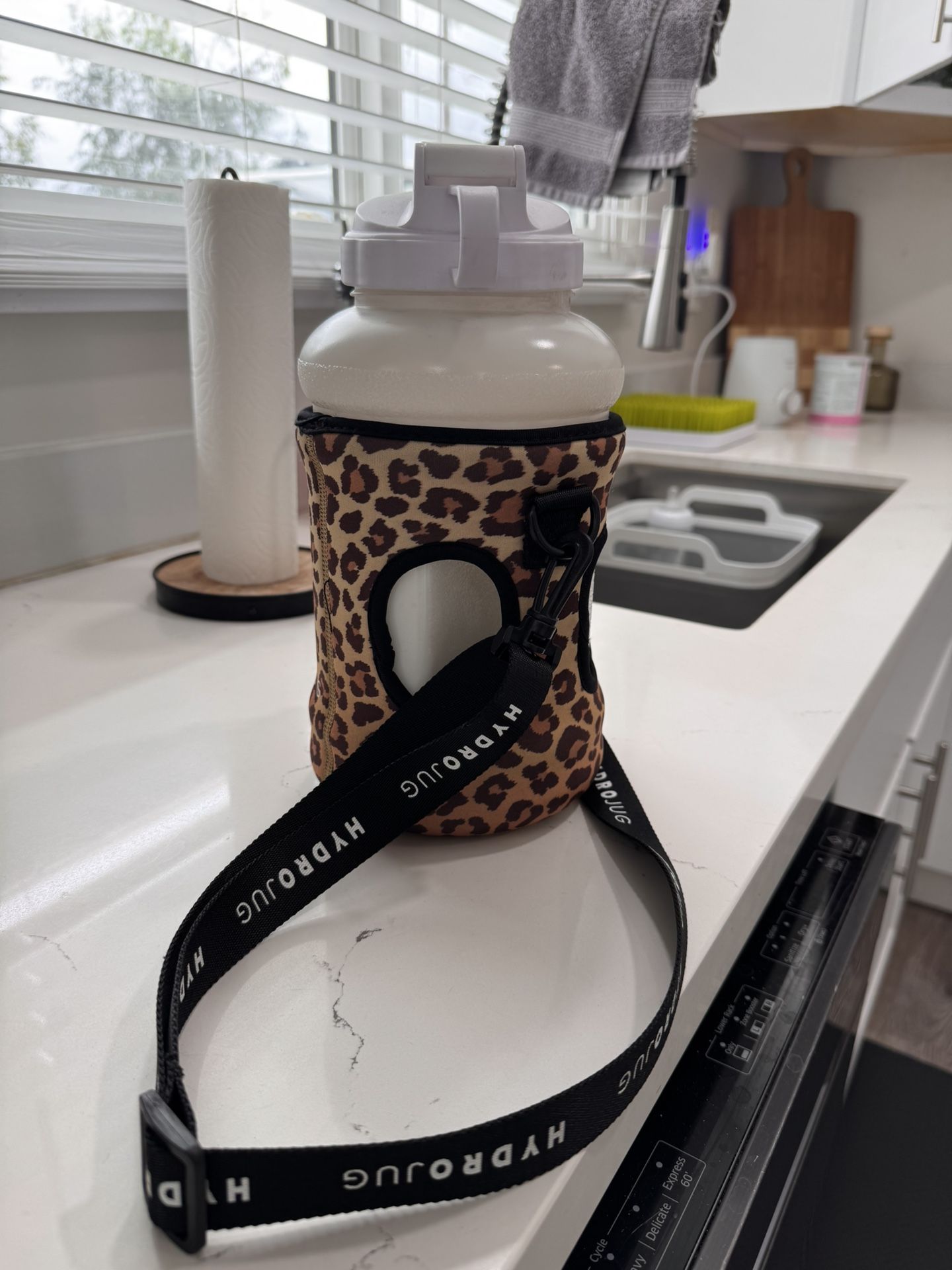 Hydro jug With Cheetah Sleeve