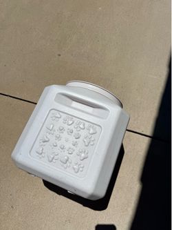 Vittles Air tight dog/cat food 25lb container