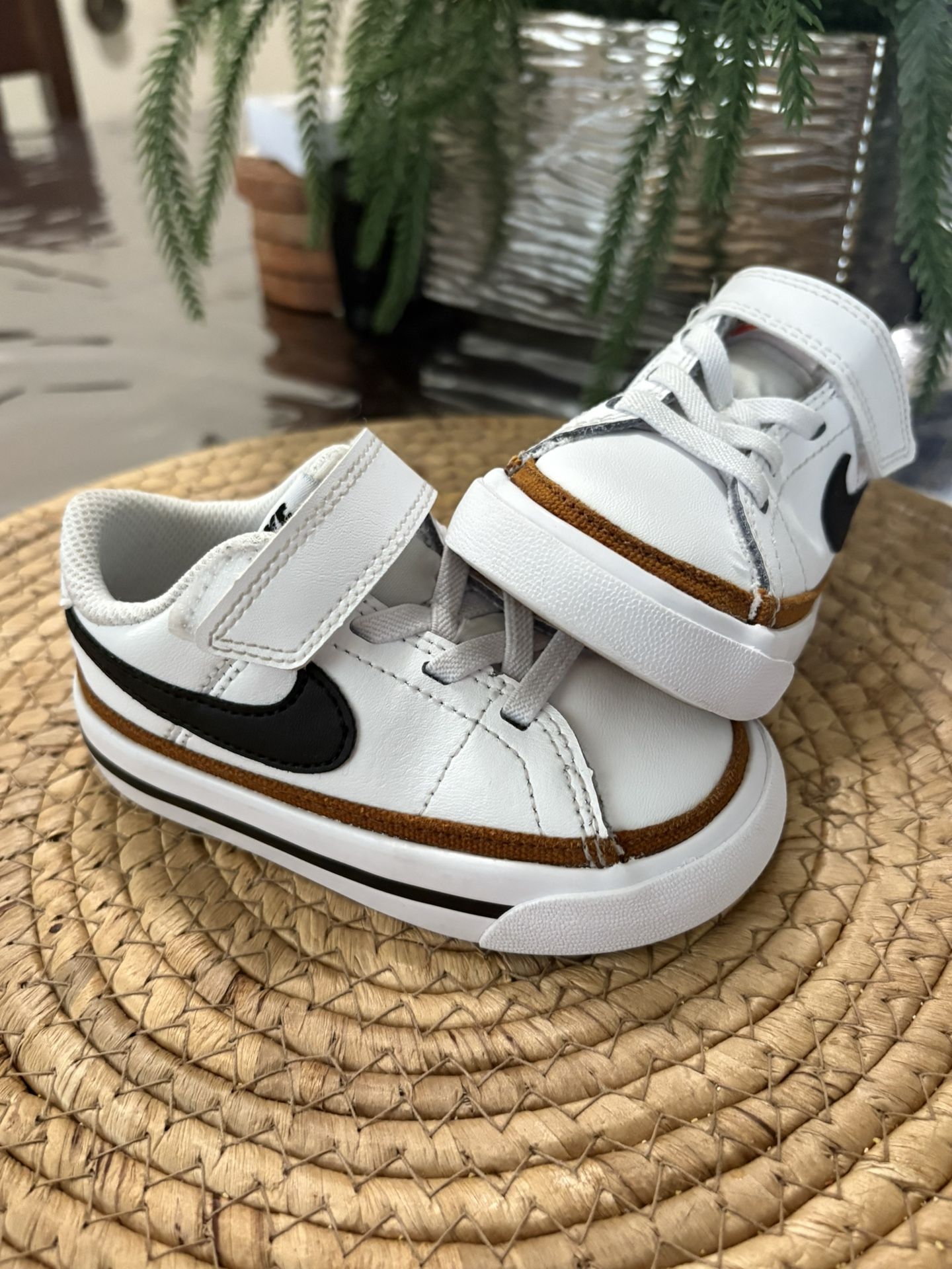 Nike Court Legacy - Size 6 Children