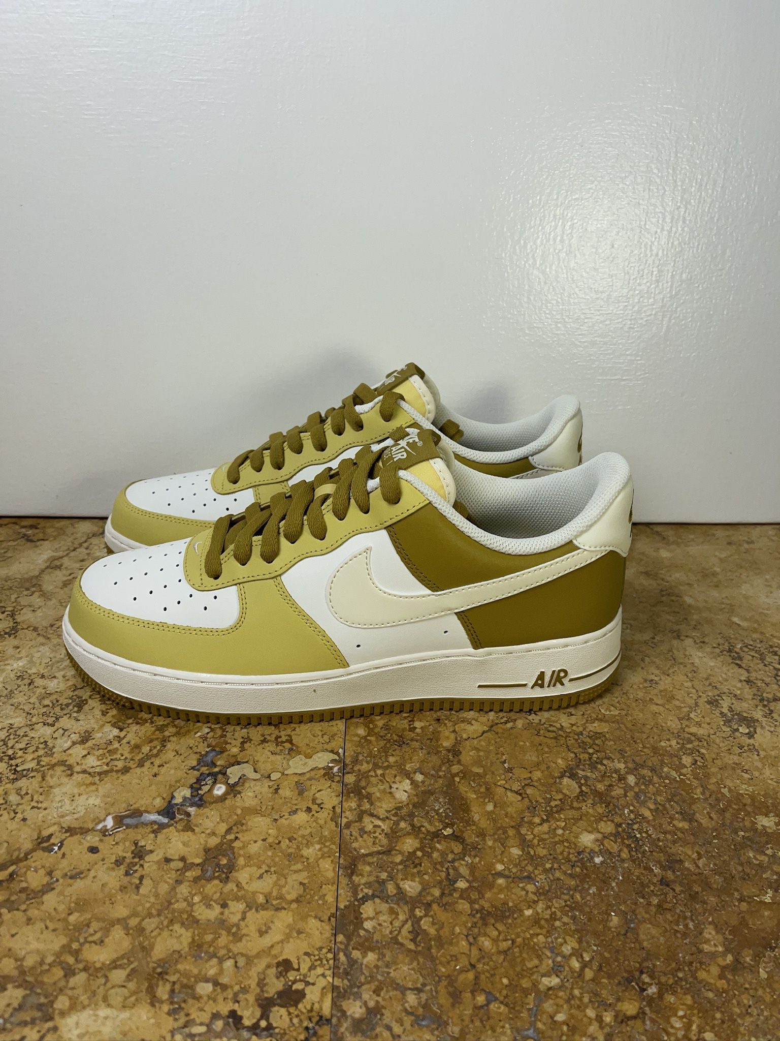 Nike Air Force 1 ‘07 Sz 9.5 Men’s / 11 Women’s - Brand New, White/Muted Yellow Nike Air Force 1 ‘07 Sz 9.5 Men’s / 11 Women’s - Brand New, White/Muted