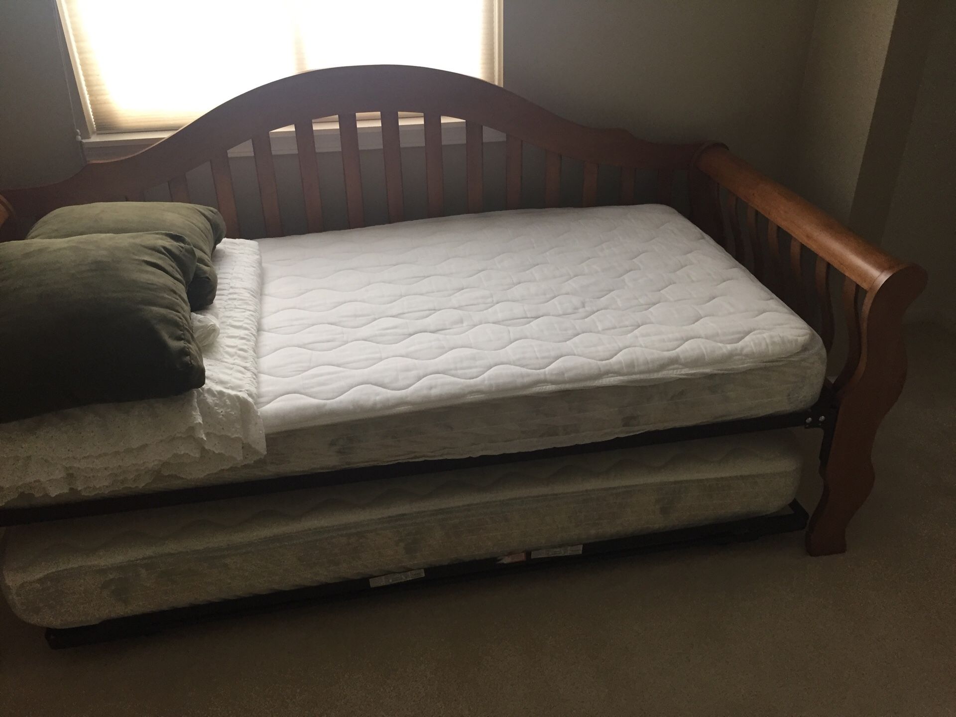 Twin trundle bed