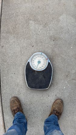 Old weight scale. Up to 300 pounds and it is Accurate
