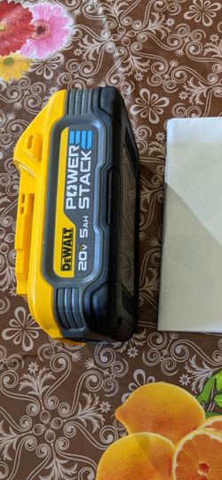 DEWALT  20-VOLT 
MAX XR POWERSTACK Lithium-Ion 5.0Ah Battery