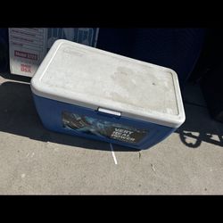 Colman Blue Large Ice Chest No Wheels Works Good 