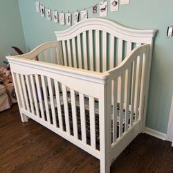 Convertible Crib And Changing Table Dresser Set