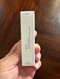 Suit Soft Touch Lip Crème in Drive