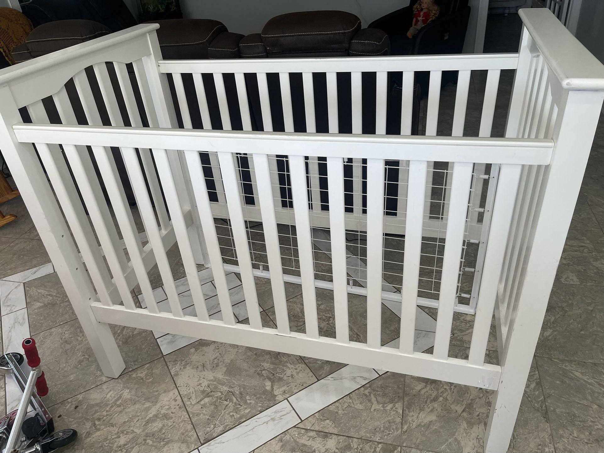 Wood Adjustable Baby Crib
