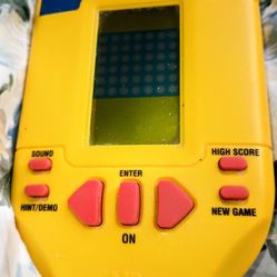 Vintage 1995 Milton Bradley (MB) Electronic Hand-Held Connect Four Game 
