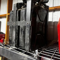220 L Jerry Cans With Mounting Rack