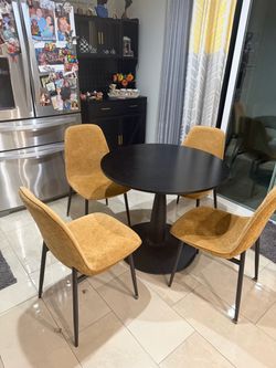 Kitchen table and 4 chairs