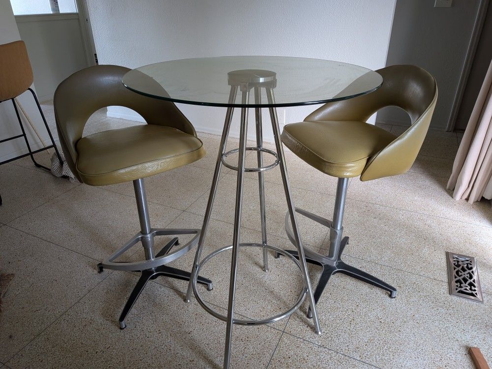 Pub Table With 2 Bar Stools