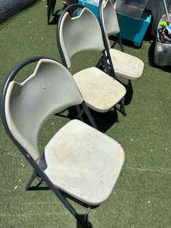 4 plastic chairs
