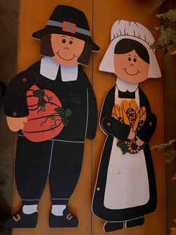 Pilgrim wood decor couple