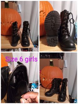 Girls black boots