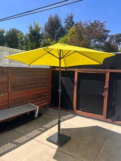 Like New 9Ft Umbrella Market Outdoor Table Umbrella with Auto Tilt and Crank Backyard & Pool, 6 Sturdy Steel Ribs optic yellow