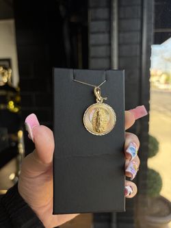 14K ROUND RELIGOUS PENDANT