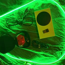 Xbox Series S  1 TB Card,  Controller, Case, Hdmi Chord