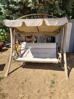 Amazing swing bench
