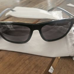 Black And Gray Sunglasses 