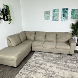 Light Sectional Couch (Can Deliver) 