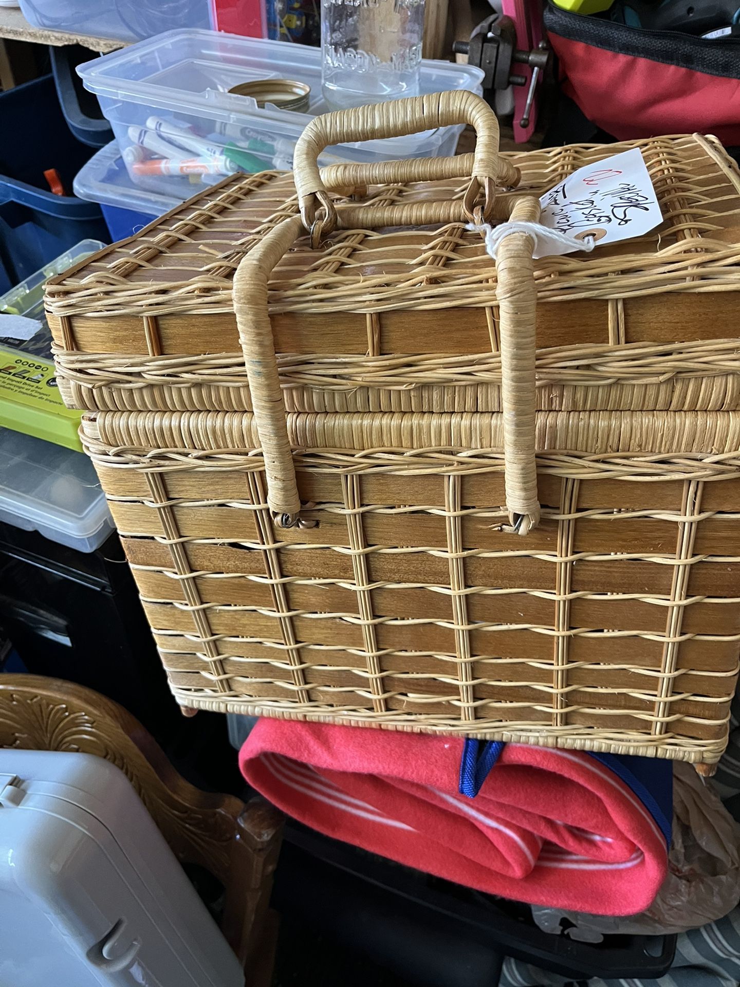 Picnic Basket (4). Deluxe Special