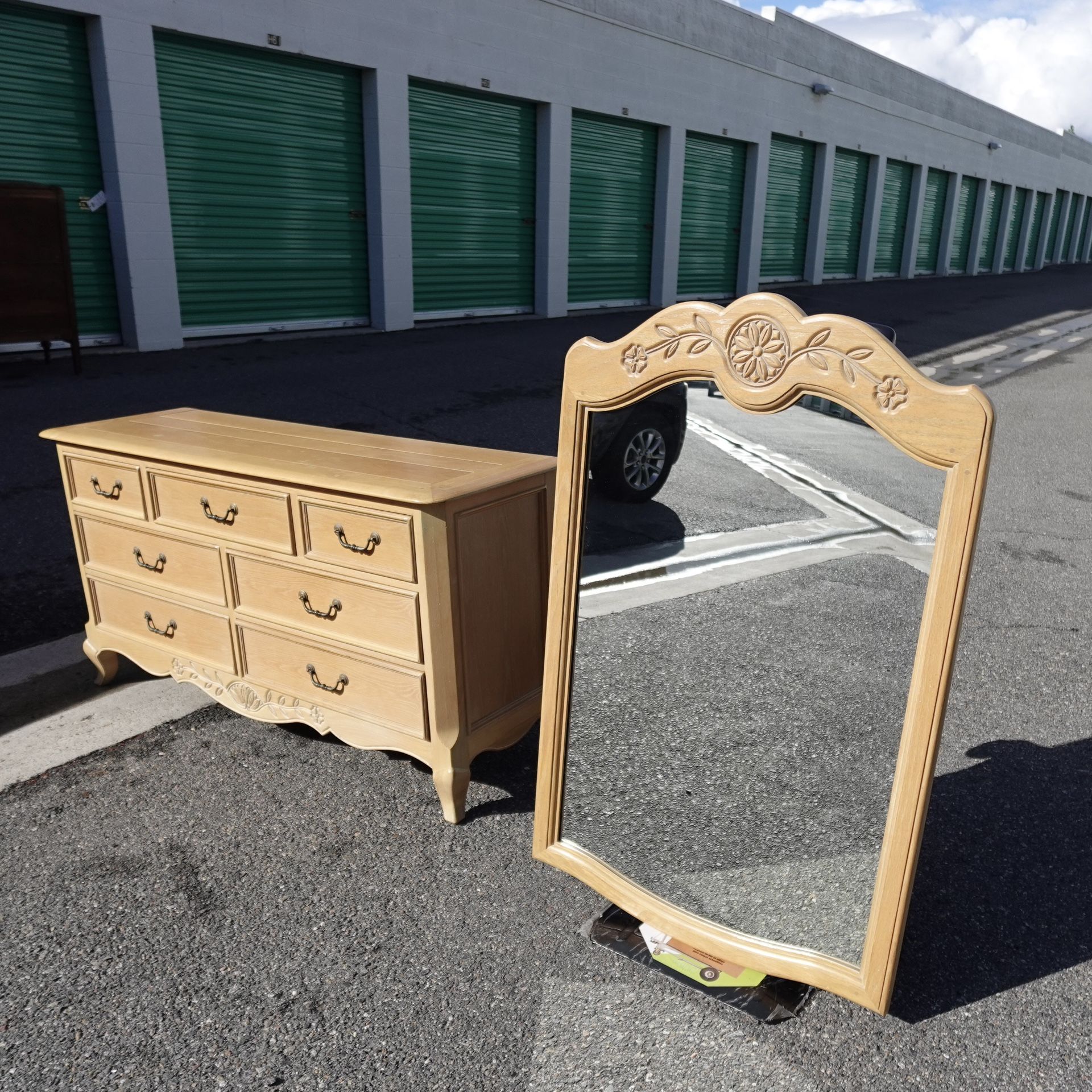 🌼 Solid Wood Dresser + Matching Mirror – Light Oak Finish