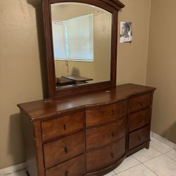 Dresser & nightstand 