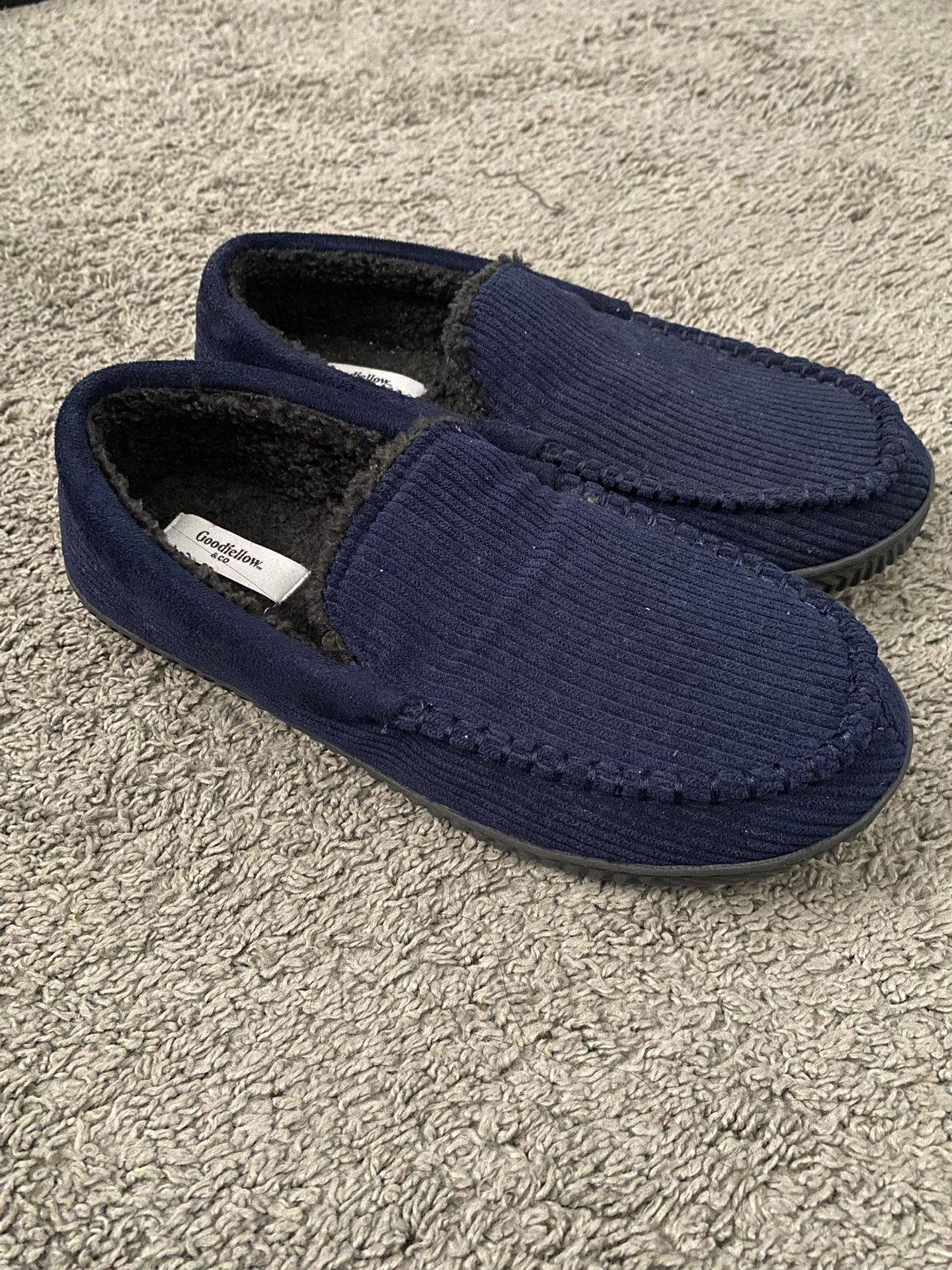 Size 7/8 Goodfellow slippers