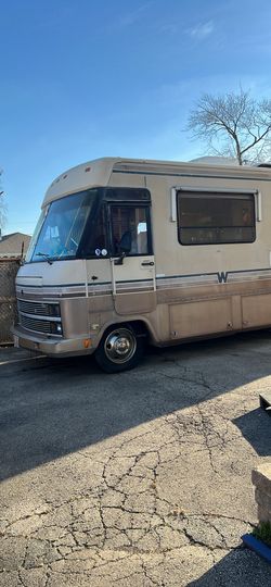1988 GM. CHEVROLET WINNEBAGO. Gas