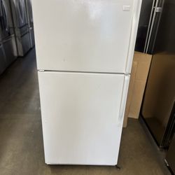 Whirlpool 18 Cu Ft Top Freezer Refrigerator Apartment Size With Ice Maker 