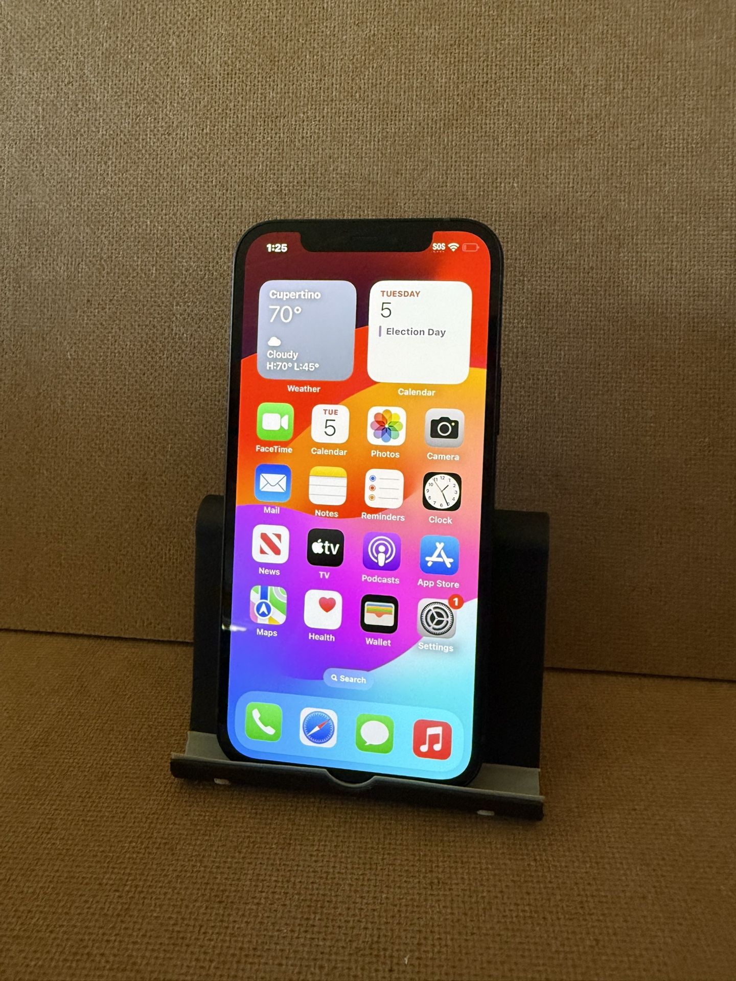 iPhone 12 64gb black 5G Att or cricket