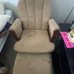  Nursery Rocking Chair 