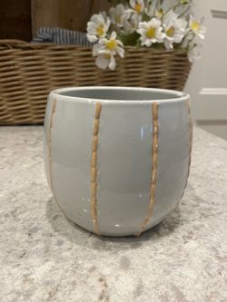 Ceramic planter $5