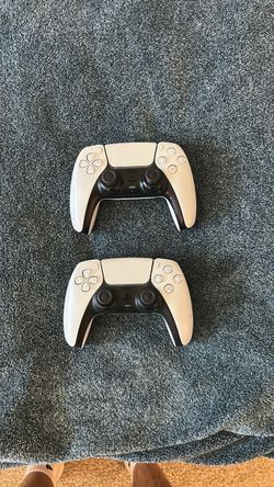 PlayStation 5 Controllers (2)