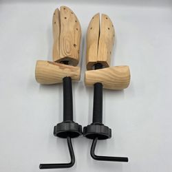 2~Women's Medium to Large Two Way Wood Shoe StretchersI Shapers Extenders