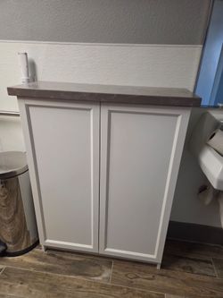 Bathroom cabinet