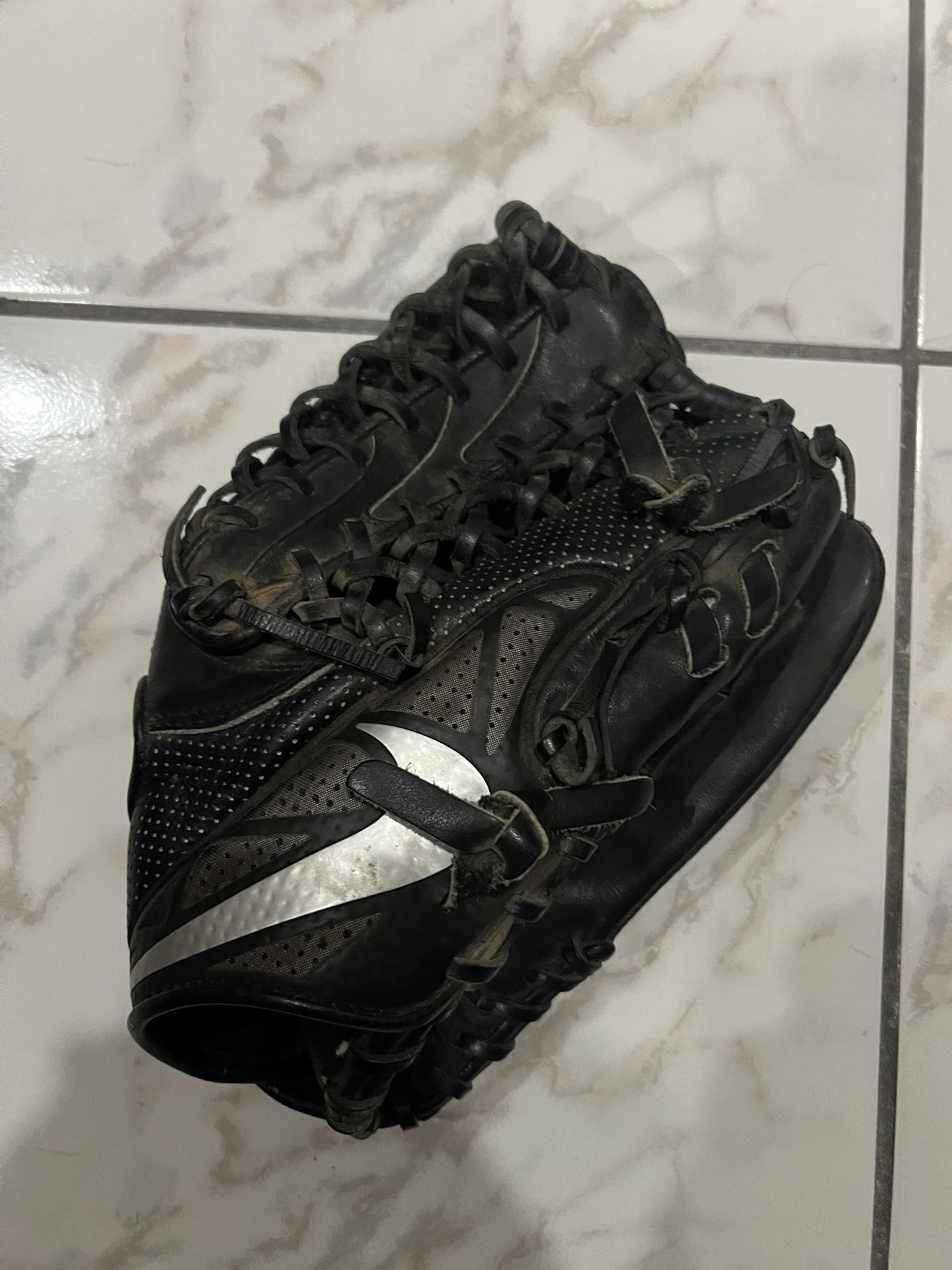 Nike MVP Select Baseball Glove 12.5