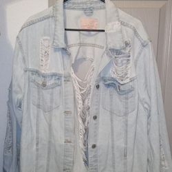 Gibson Latimer Women's Sz 2X Heavily Distressed Denim Jacket in Light Wash, Gently Worn and well taken care of