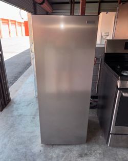 Stainless Steel Vissani Standing Freezer