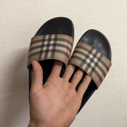 Sz 38 Authentic Burberry slides.
