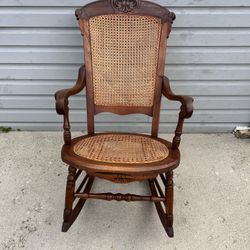 Antique/Vintage Rocking Chair 