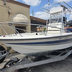 Twenty two foot hydrosport center console, two hundred horsepower, yamaha project boat