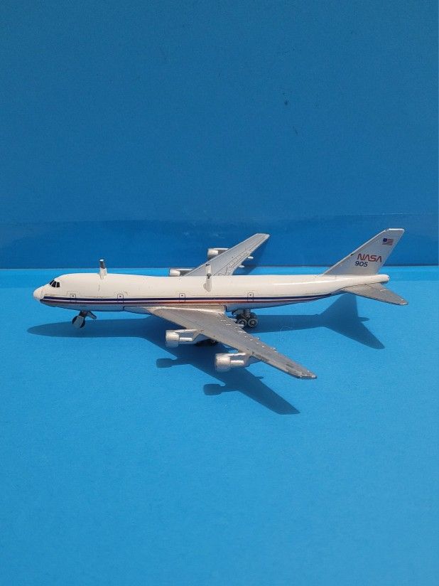 Vintage NASA 905 Die Cast ERTL Boeing 747 Plane - Good Condition. 