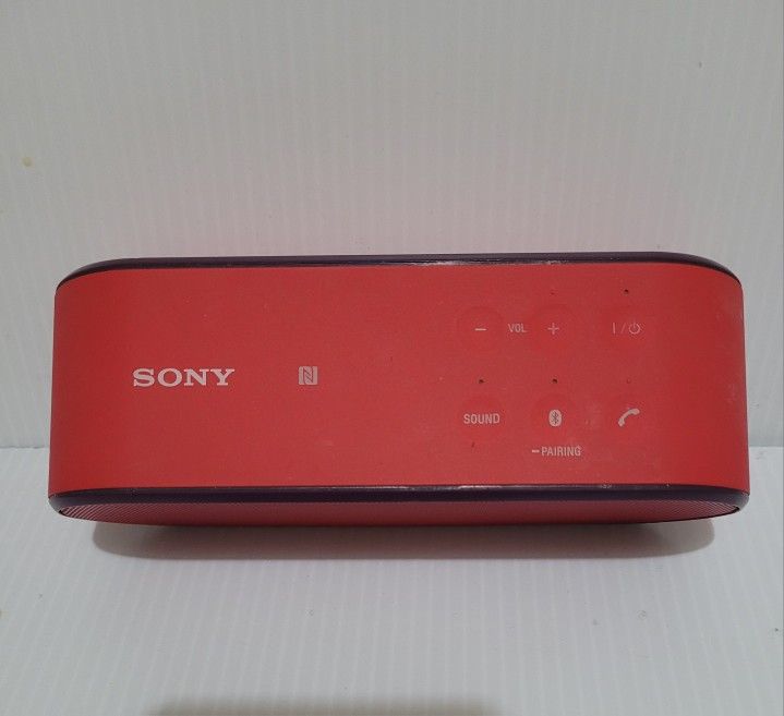 SONY SRS-X2 Personal Audio System Portable Wireless NFC Bluetooth Red Speaker.