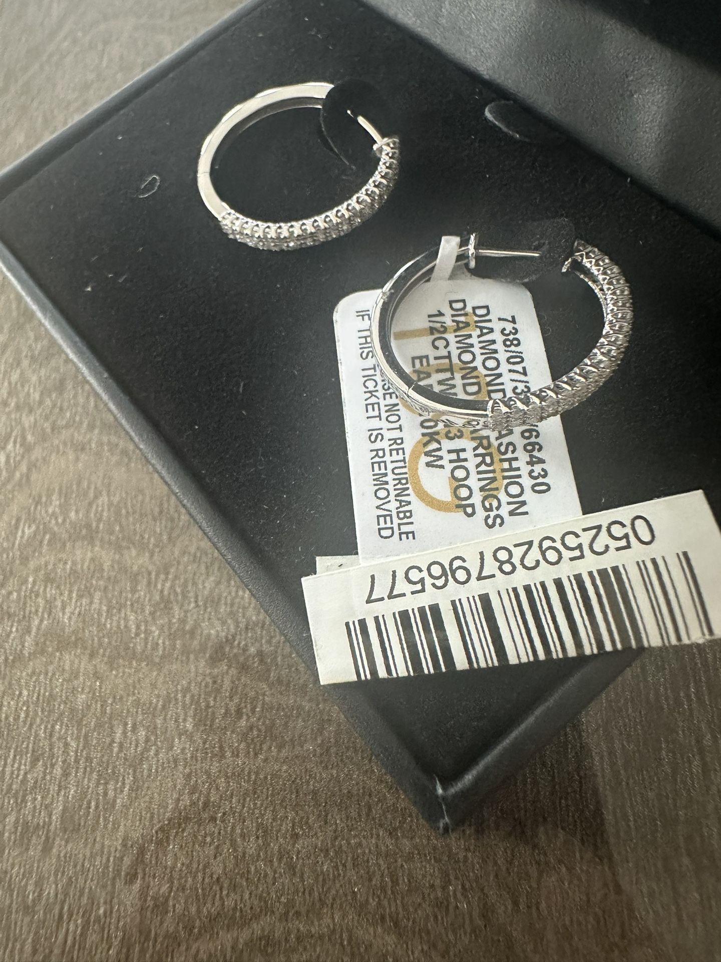 Beautiful Never Used Diamond Earring With Original Receipt