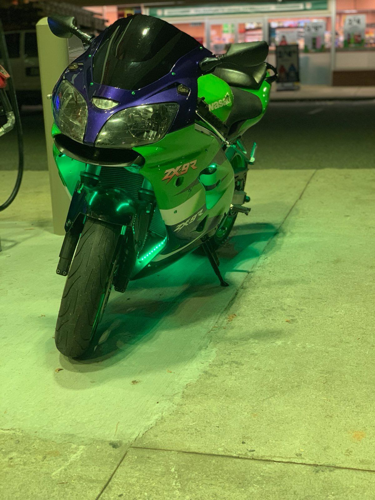 01 Kawasaki Ninja ZX-9R